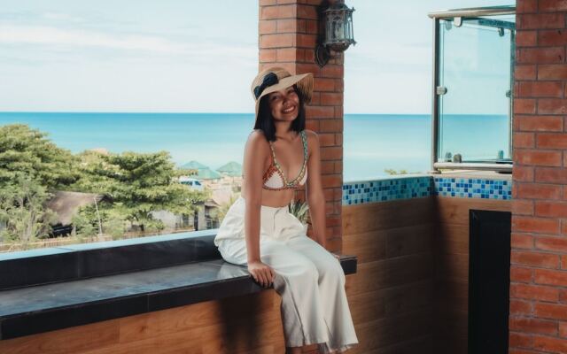 The Palms Resort & Bar