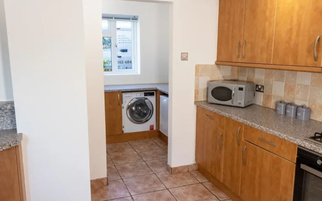 Catsbrook House - Sleeps 7 - Business Travellers Accommodation