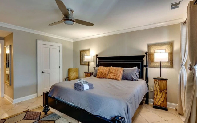4 BR Beauty blocks from the River