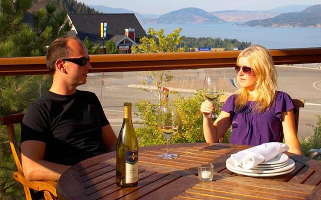 La Casa Lakeside Resort