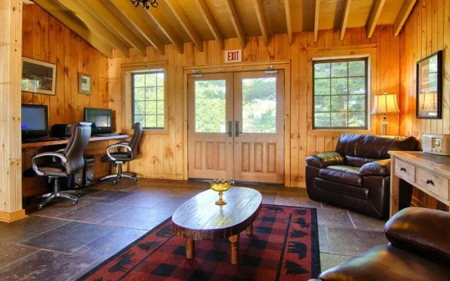 The Smoke House Lodge And Cabins