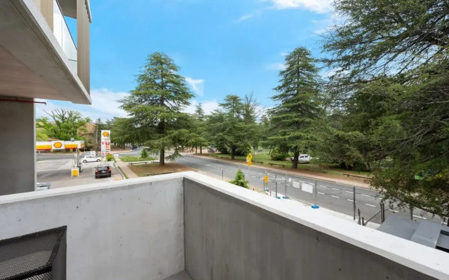 Immaculate Braddon Studio With Accessible Bathroom