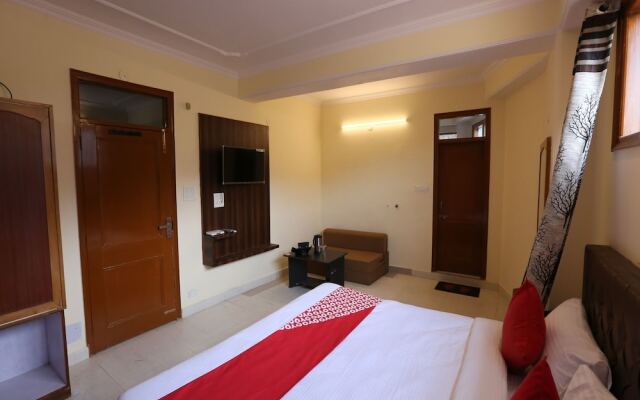 OYO 14212 Tanwar Regency