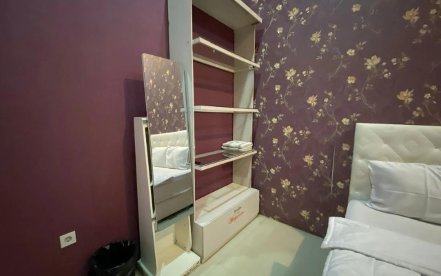 Capital O 1888 Griya RW Family Guest House