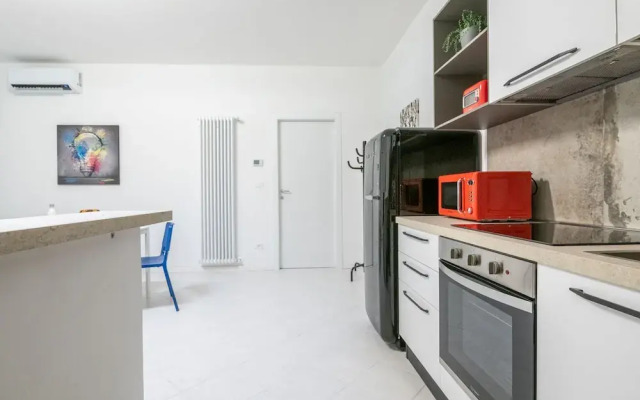 Chic Pop Apartment in Livorno