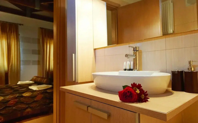 Cozy Holiday Home With Pool and Whirlpool in Maheri