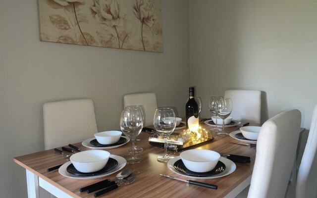 London Luxury Apartment up to 8 Guests