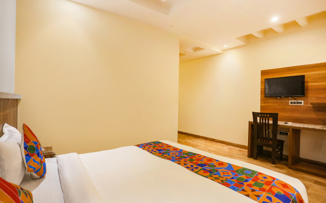 Fabhotel Royal Touch