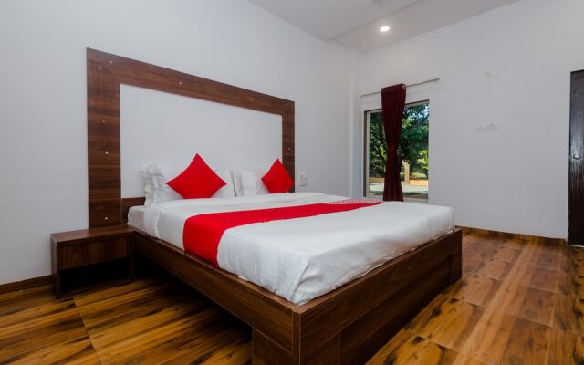 OYO 28759 Green Park Club Resort