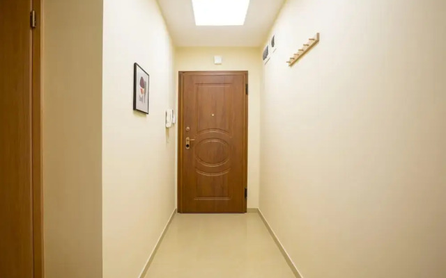 Bright 1bdr Apartment in Top Center