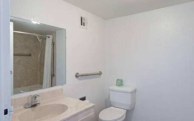 Econo Lodge Central