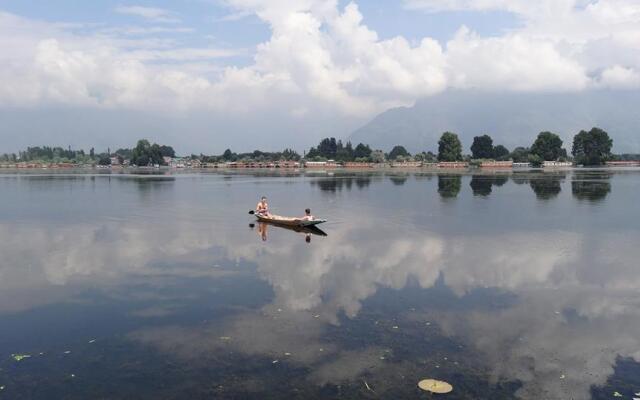 Shalimar Group of Houseboats