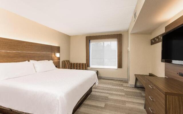 Holiday Inn Express Hotel & Suites Petersburg-Fort Lee