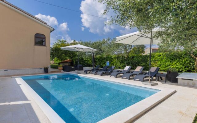 Apartment Mir Dorio