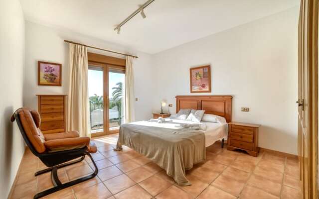 Villa - 7 Bedrooms with Pool and WiFi - 104969