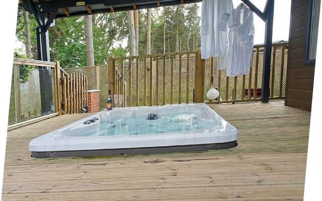 Hollicarrs - Wildflower Lodge