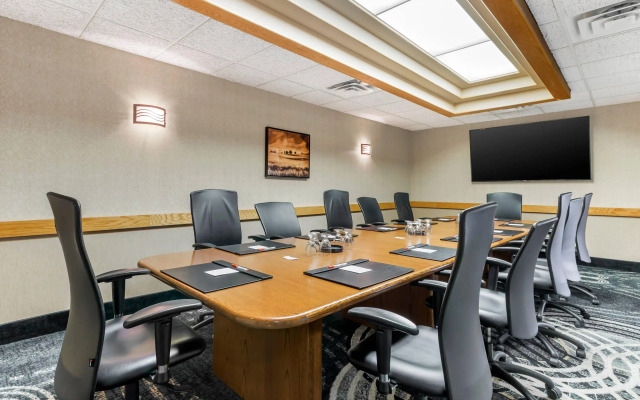 Clarion Hotel & Suites