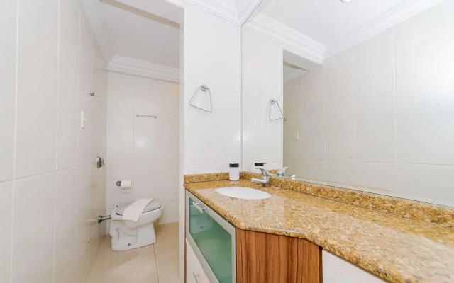 Apto Amplo 1SUI+2Q Quadra Mar 50m da Praia