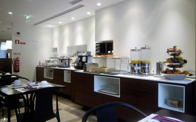 Aveiro Center Hotel