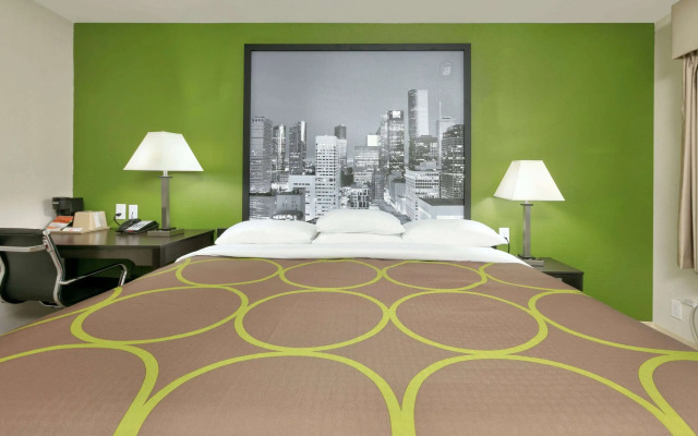 Super 8 by Wyndham Palestine