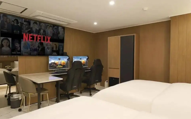 Rosy Hotel