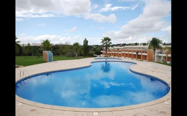 House With 2 Bedrooms in Albufeira, With Shared Pool, Terrace and Wifi