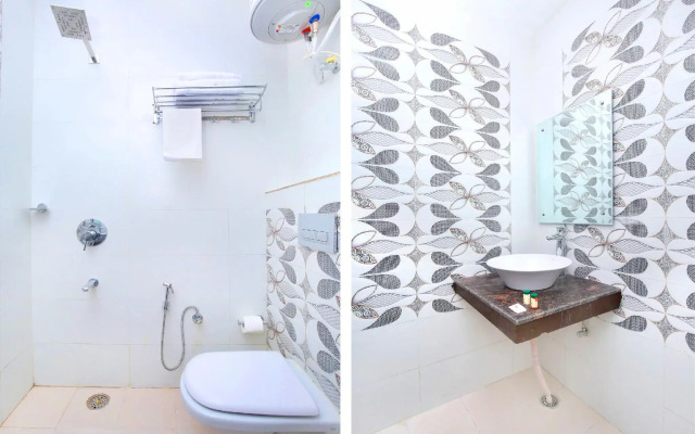 OYO 19716 Hotel Shanay