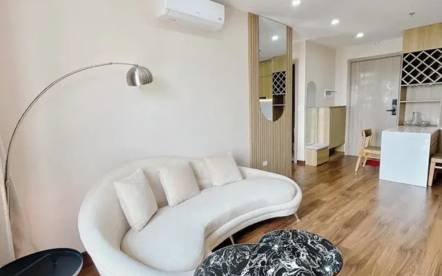 Amy Apartment Hue