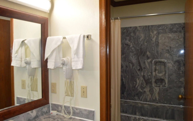 Economy Inn - Akron
