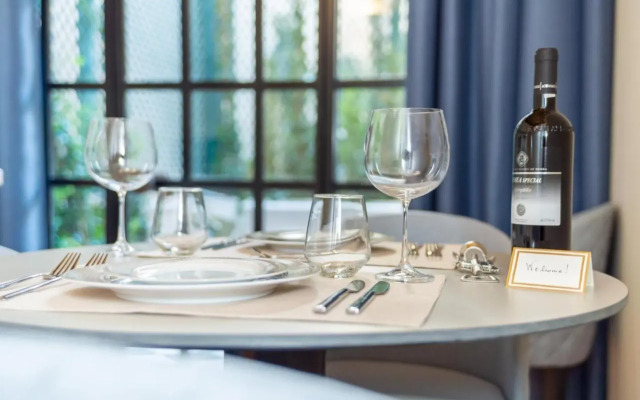 33 Solonos Suites