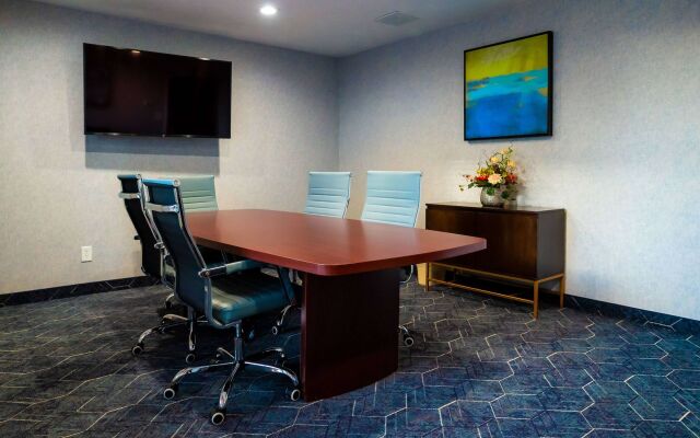 Endeavor Inn & Suites, Trademark Collection by Wyndham