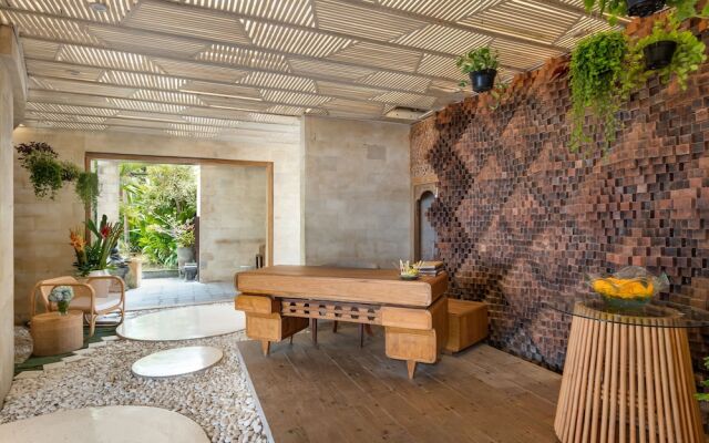 Charming Oceanfront 3 Br Villa in Seminyak