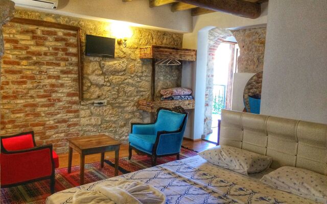 Parmis Boutique House