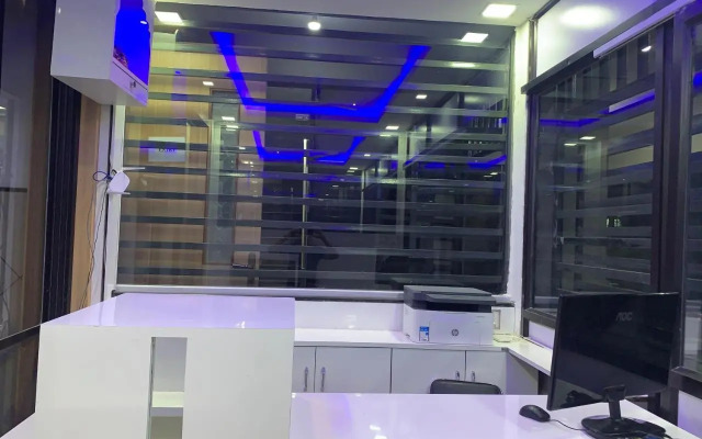 Hotel Mansarovar Luxury Business Hotel