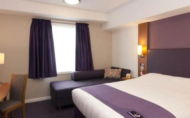 Premier Inn Wigan West (m6, J26)