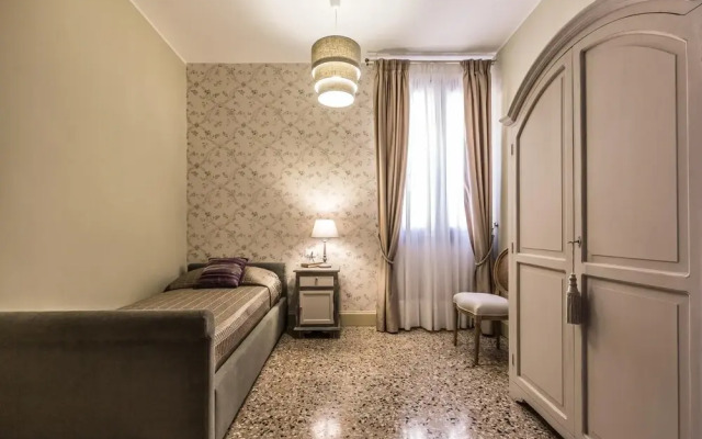 Palazzina Canal - Experience and Enjoy 5 Elegant Bedrooms