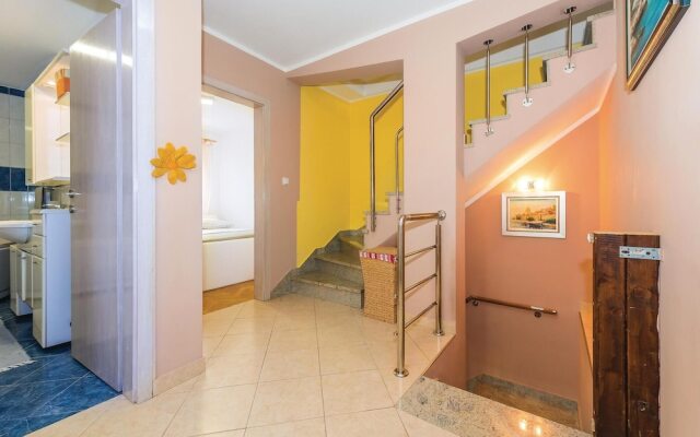 Beautiful Home in Sibenik With Wifi and 3 Bedrooms