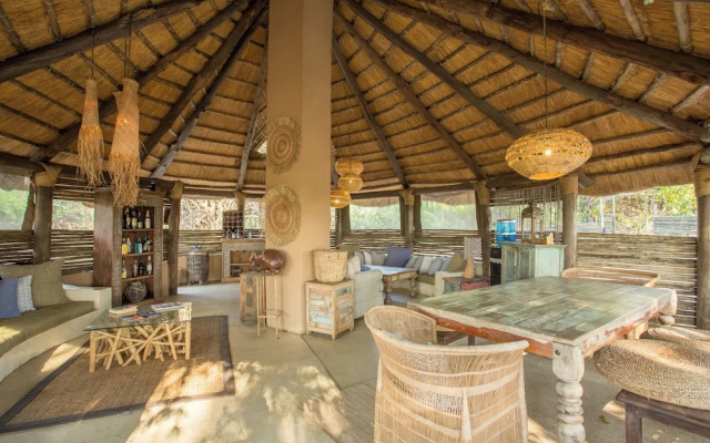 Sindabezi Island Camp