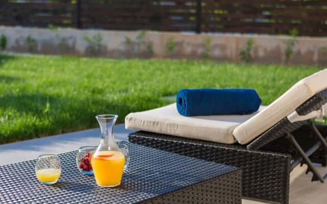 Villa Salt - 10 people, heated pool, Trogir, near beach & Split airport