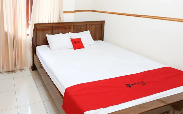 RedDoorz @ Dewa Breeze Inn Near Paralayang