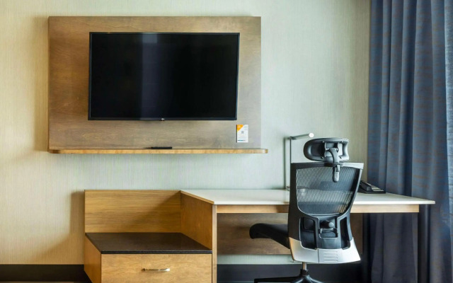 Quality Inn & Suites Levis