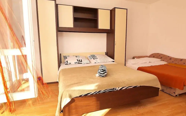 Apartment 785