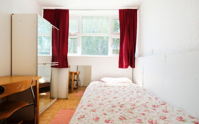 A Cosy two Bedroom Apartment, Sleeps 3