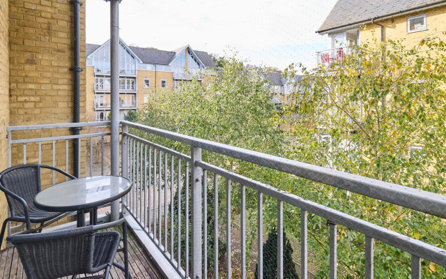 Bingley Court - Open plan apartment near Canterbury East Station