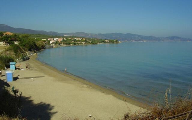 Kavos Psarou Studios and Apartments