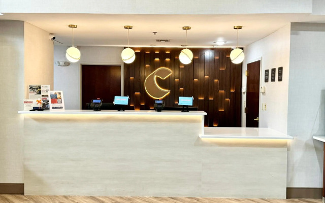 Comfort Suites East Brunswick - South River
