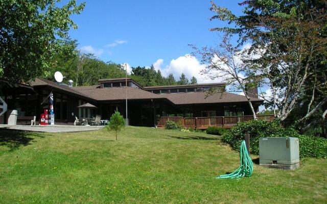 Mount Vernon Camping Resort Studio Cabin 4