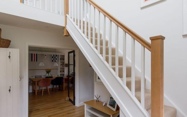 Pretty Coastal Home in Bosham Close to Water