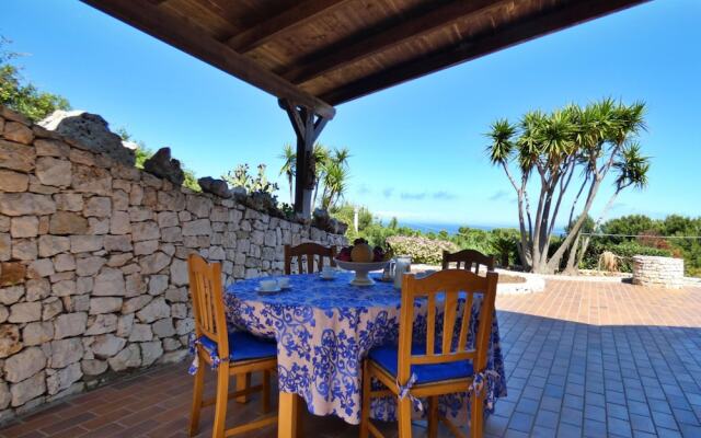 Villa Agapanto - Trullo Anthos con Vista Mare e Giardino Privato
