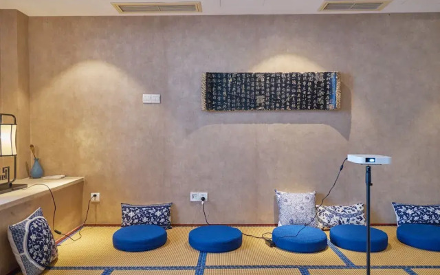 Summer Flower Apartment